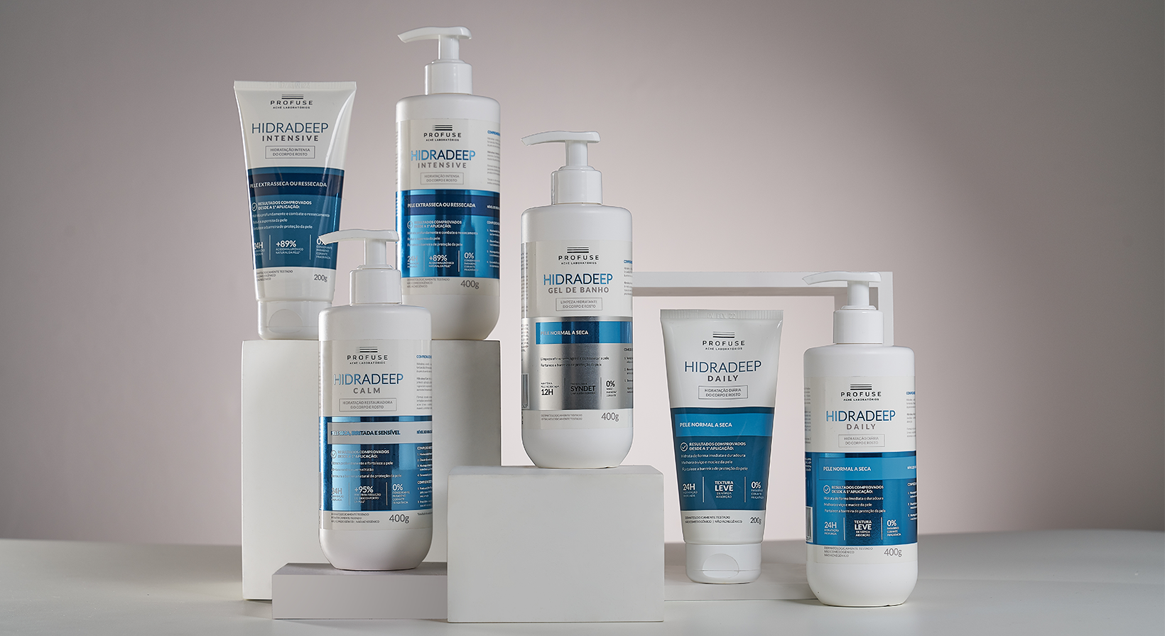 Imagem mostra todos os produtos da linha Hidradeep dispostos em um fundo neutro