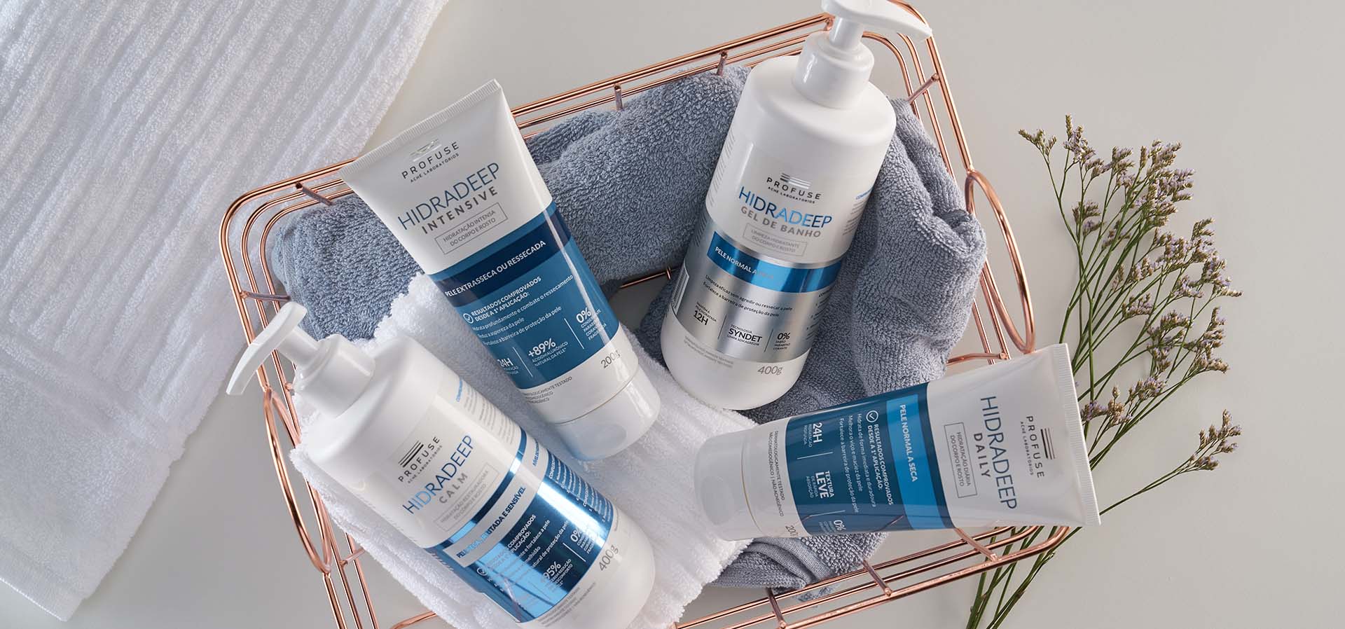 Cesta com Hidradeep Calm 400g, Hidradeep Intensive 200g, Hidradeep Gel de Banho e Hidradeep Daily 200g