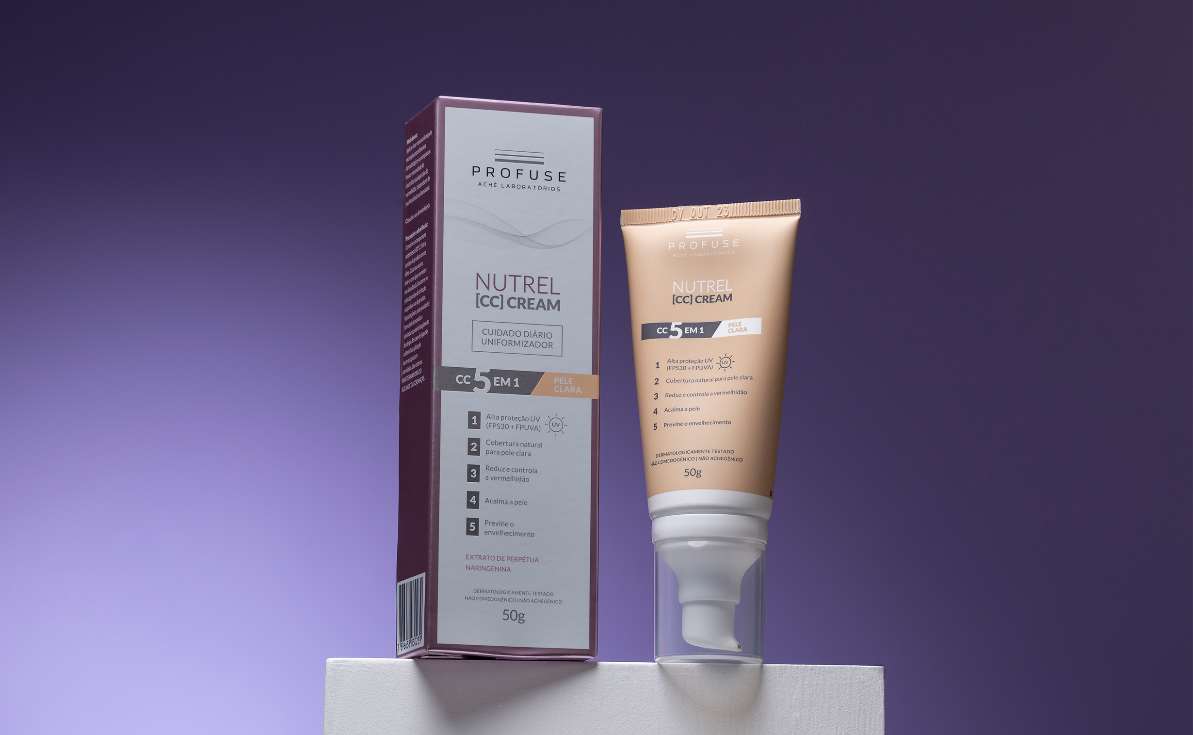 Embalagem e bisnaga de Nutrel CC Cream em um fundo roxo.