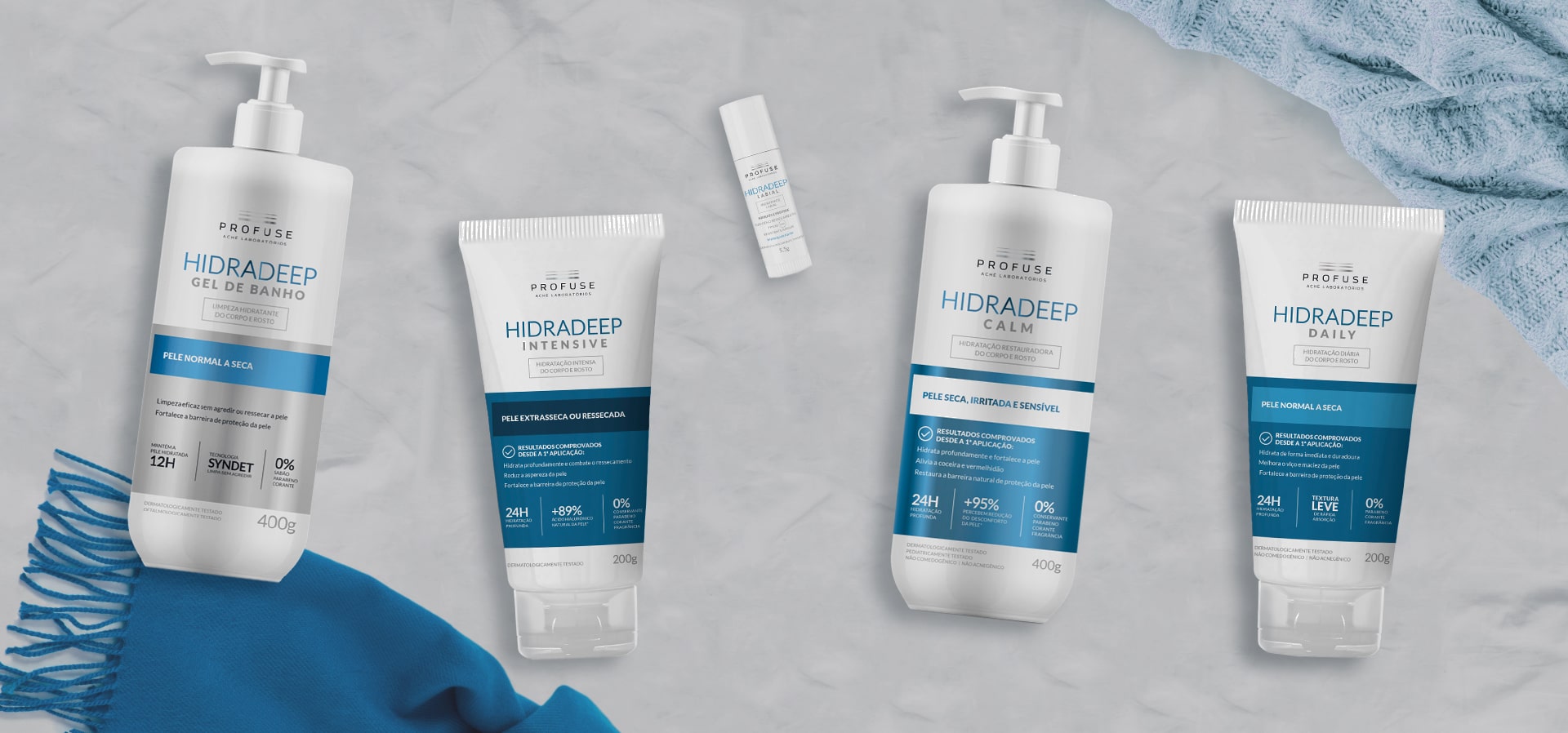 Fundo marmorizado com cachecol azul com embalagem de Hidradeep Gel de banho 400g, Hidradeep Intensive 200g, Hidradeep Labial, Hidradeep Calm 400g e Hidradeep Daily 200g.